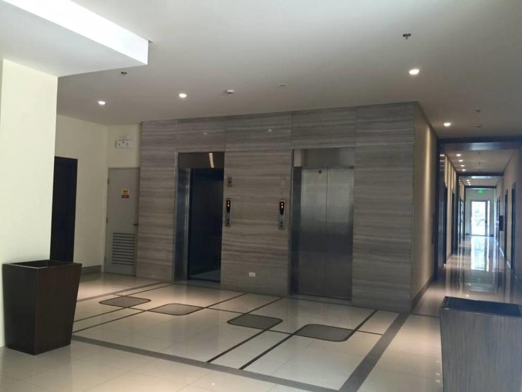 One Palm Tree Condo Manila Bilik gambar